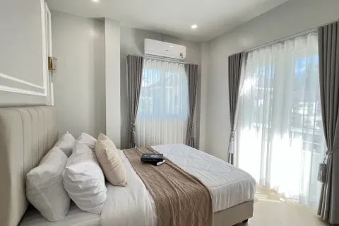 Casa de 3 dormitorios en Jomtien Beach, Pattaya, Tailandia № 210678 - foto 18