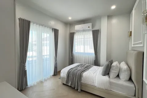 Casa de 3 dormitorios en Jomtien Beach, Pattaya, Tailandia № 210678 - foto 15