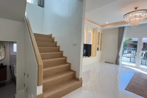 Casa de 3 dormitorios en Jomtien Beach, Pattaya, Tailandia № 210678 - foto 10