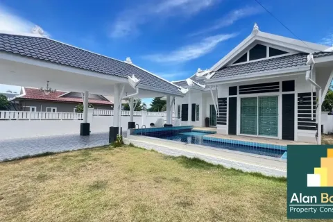 Casa de 5 dormitorios en Pattaya, Tailandia № 210676 - foto 3