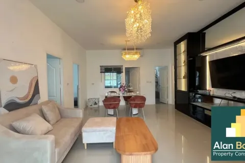 Casa de 5 dormitorios en Pattaya, Tailandia № 210676 - foto 5