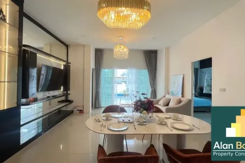 Casa de 5 dormitorios en Pattaya, Tailandia № 210676 - foto 7