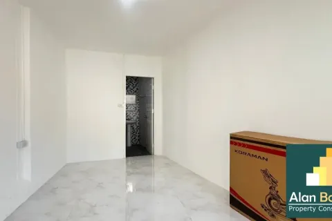 Casa de 5 dormitorios en Pattaya, Tailandia № 210676 - foto 15