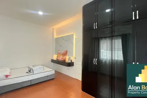 Casa de 5 dormitorios en Pattaya, Tailandia № 210676 - foto 16