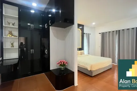 Casa de 5 dormitorios en Pattaya, Tailandia № 210676 - foto 8
