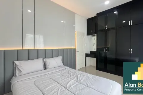 Casa de 5 dormitorios en Pattaya, Tailandia № 210676 - foto 11
