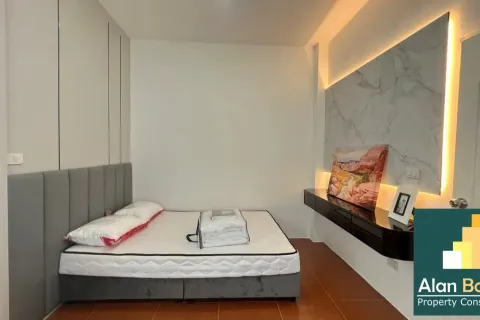 Casa de 5 dormitorios en Pattaya, Tailandia № 210676 - foto 14