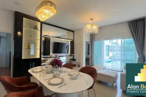 Casa de 5 dormitorios en Pattaya, Tailandia № 210676 - foto 6