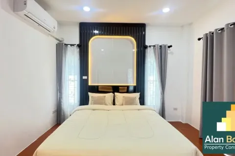 Casa de 5 dormitorios en Pattaya, Tailandia № 210676 - foto 9