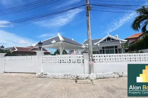 Casa de 5 dormitorios en Pattaya, Tailandia № 210676 - foto 2