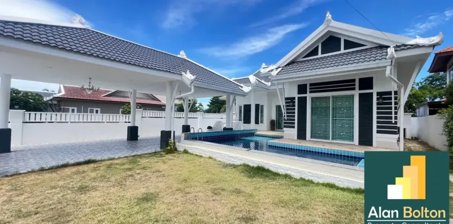Casa de 5 dormitorios en Pattaya, Tailandia № 210676