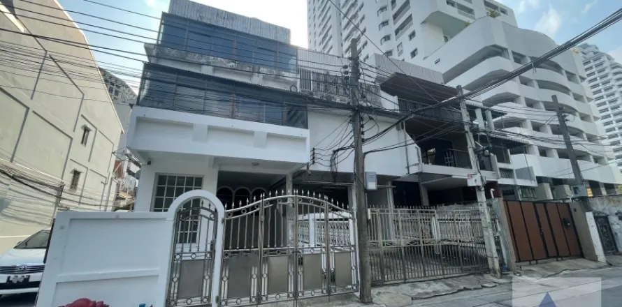 Studio in Khlong Toei, Bangkok, Thailand № 216702