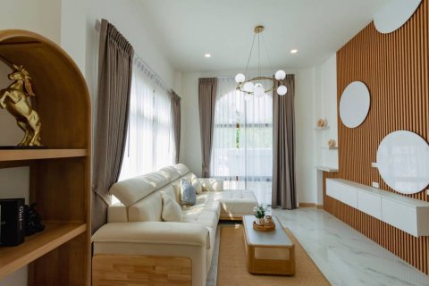 Villa in Pran Buri, Thailand 3 bedrooms № 160162 - photo 5