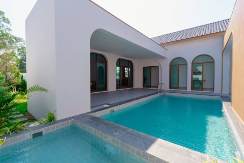 Villa in Pran Buri, Thailand 3 bedrooms № 160162 - photo 2