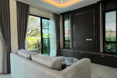 Villa in Chiang Mai, Thailand 5 bedrooms № 162782 - photo 2
