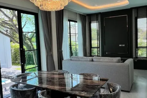 Villa in Chiang Mai, Thailand 5 bedrooms № 162782 - photo 7