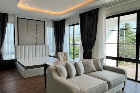 Villa in Chiang Mai, Thailand 5 bedrooms № 162782 - photo 13