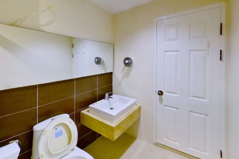 Кондоминиум с 3 спальнями в Ваттхане, Бангкок, Таиланд № 153405 - фото 4