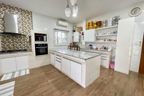 Вилла в Хуа Хине, Таиланд с 7 спальнями  № 153411 - фото 14