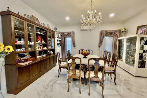 Вилла в Хуа Хине, Таиланд с 7 спальнями  № 153411 - фото 12