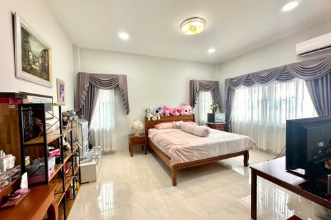 Вилла в Хуа Хине, Таиланд с 7 спальнями  № 153411 - фото 30