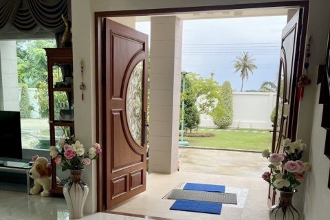 Вилла в Хуа Хине, Таиланд с 7 спальнями  № 153411 - фото 7