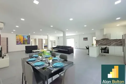 Casa de 6 dormitorios en Pattaya, Tailandia № 211052 - foto 8