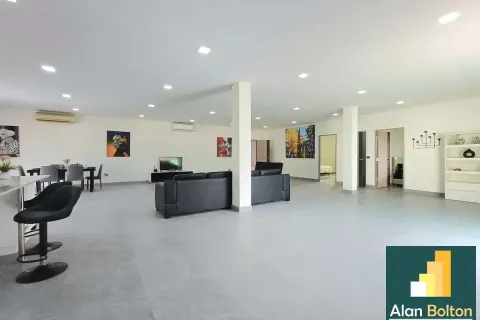 Casa de 6 dormitorios en Pattaya, Tailandia № 211052 - foto 9