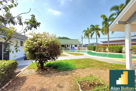 Casa de 6 dormitorios en Pattaya, Tailandia № 211052 - foto 6