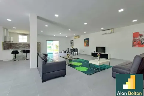 Casa de 6 dormitorios en Pattaya, Tailandia № 211052 - foto 7