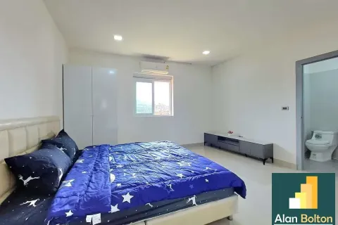 Casa de 6 dormitorios en Pattaya, Tailandia № 211052 - foto 13