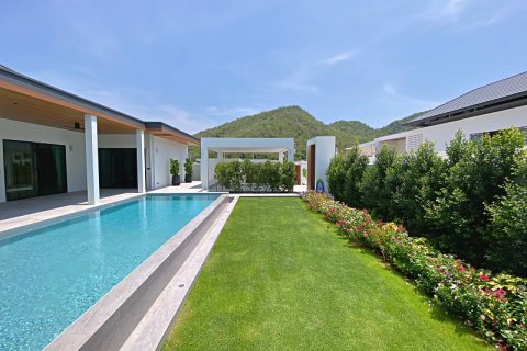 Villa in Hua Hin, Thailand 3 bedrooms № 168361 - photo 5