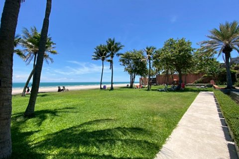 Condo in Hua Hin, Thailand, 1 bedroom  № 168360 - photo 4