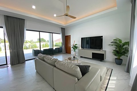 Villa in Hua Hin, Thailand 4 bedrooms № 168363 - photo 16