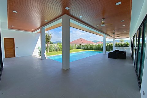 Villa in Hua Hin, Thailand 4 bedrooms № 168363 - photo 6