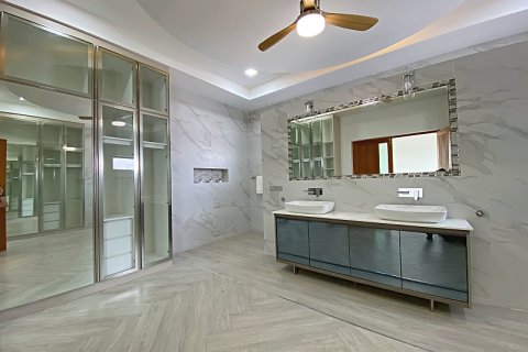 Villa in Hua Hin, Thailand 4 bedrooms № 168363 - photo 24