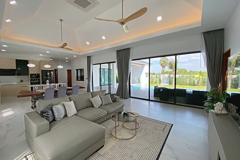 Villa in Hua Hin, Thailand 4 bedrooms № 168363 - photo 17