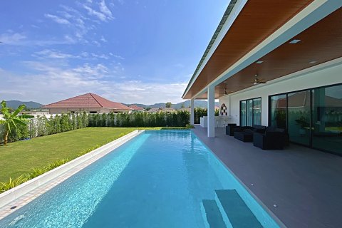 Villa in Hua Hin, Thailand 4 bedrooms № 168363 - photo 3