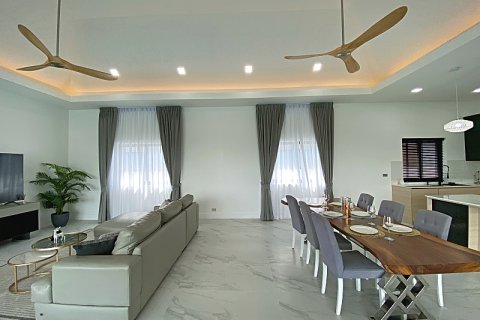 Villa in Hua Hin, Thailand 4 bedrooms № 168363 - photo 12