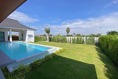 Villa in Hua Hin, Thailand 4 bedrooms № 168363 - photo 4