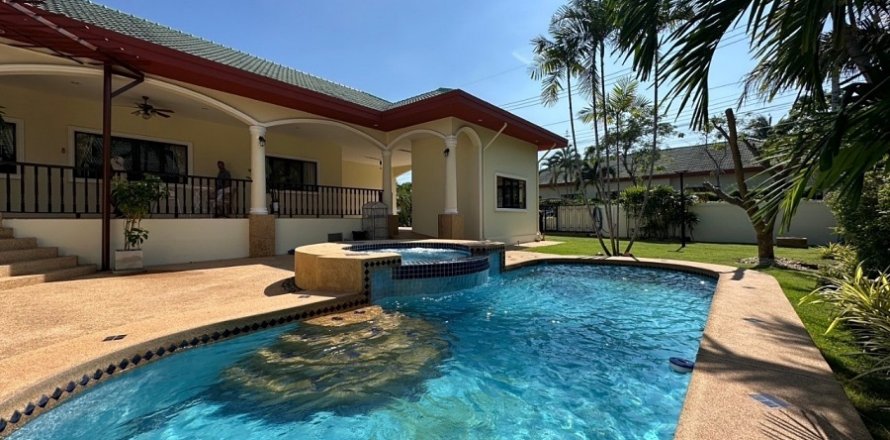 Villa in Hua Hin, Thailand 3 bedrooms № 168394