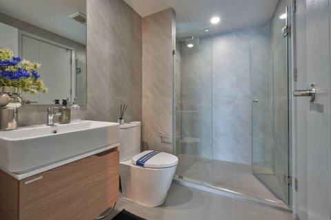 Кондоминиум с 2 спальнями в Банг Раке, Бангкок, Таиланд № 156889 - фото 11