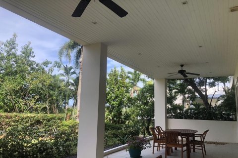 Condo in Phuket, Thailand, 3 bedrooms  № 156891 - photo 15