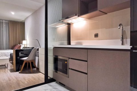 Студия в кондо в Ваттхане, Бангкок, Таиланд № 172000 - фото 2