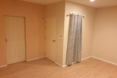 Townhouse in Nonthaburi, Thailand 3 bedrooms № 171999 - photo 8