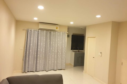 Townhouse in Nonthaburi, Thailand 3 bedrooms № 171999 - photo 13