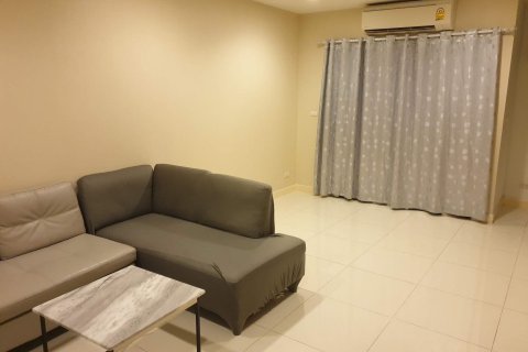 Townhouse in Nonthaburi, Thailand 3 bedrooms № 171999 - photo 2