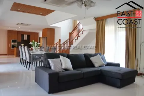 Casa de 7 dormitorios en Pattaya, Tailandia № 213228 - foto 22