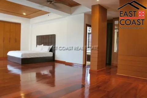 Casa de 7 dormitorios en Pattaya, Tailandia № 213228 - foto 4
