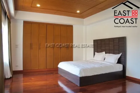 Casa de 7 dormitorios en Pattaya, Tailandia № 213228 - foto 2